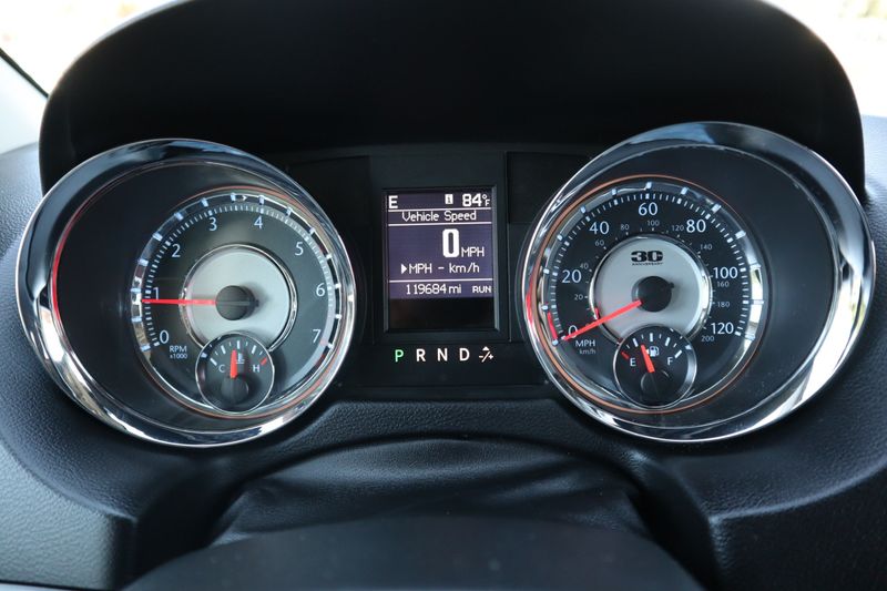 2014 Chrysler Town and Country Photos