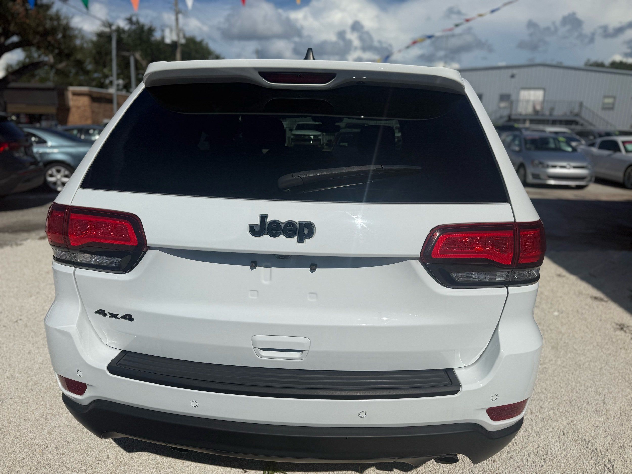 2019 Jeep Grand Cherokee Laredo photo 3