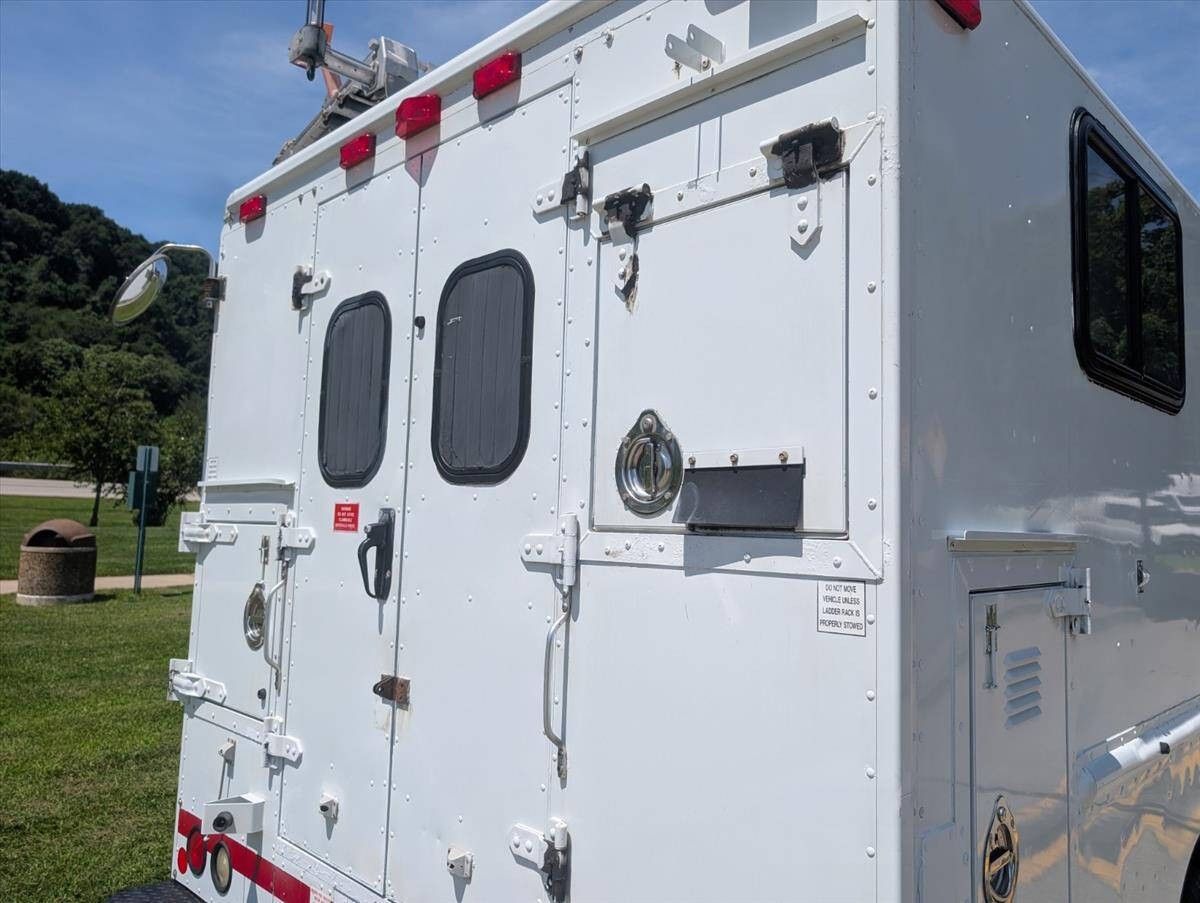 2008 Chevrolet Express Cutaway 41