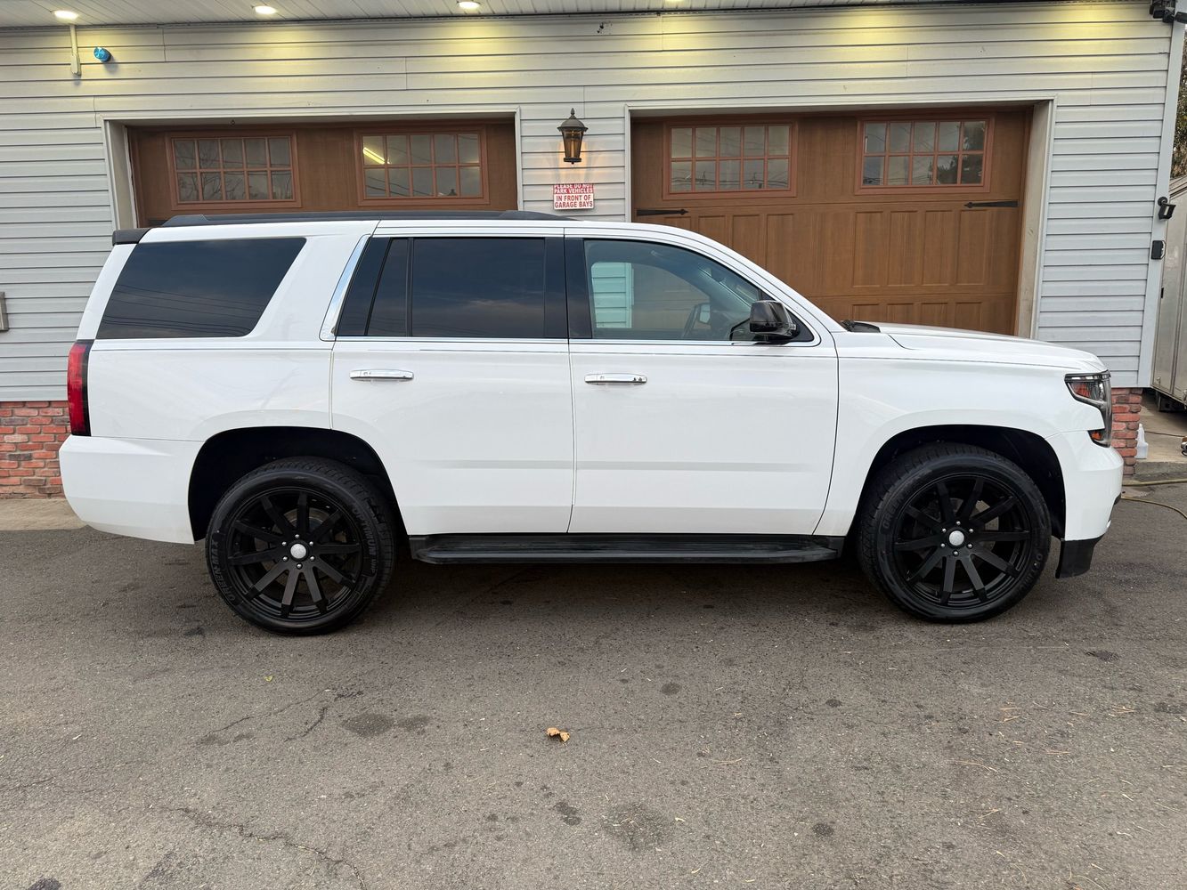 2015 Chevrolet Tahoe LT photo 2