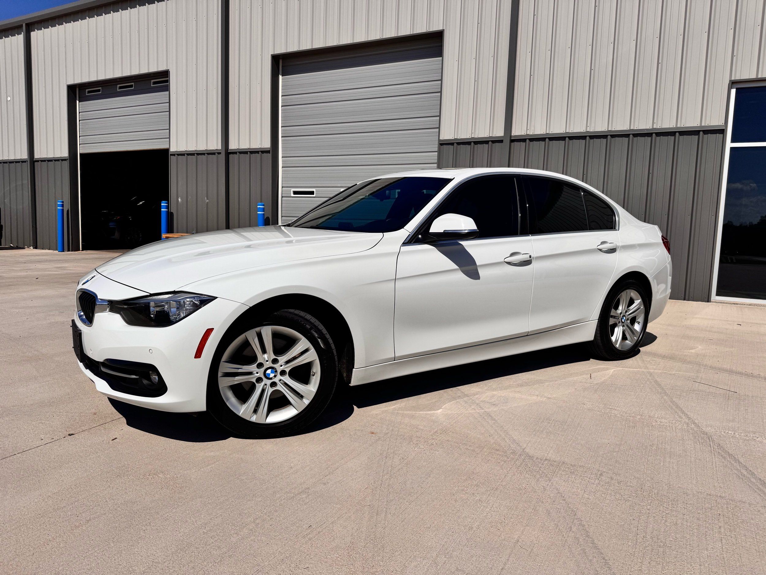 2017 Bmw 330i xDrive photo 2