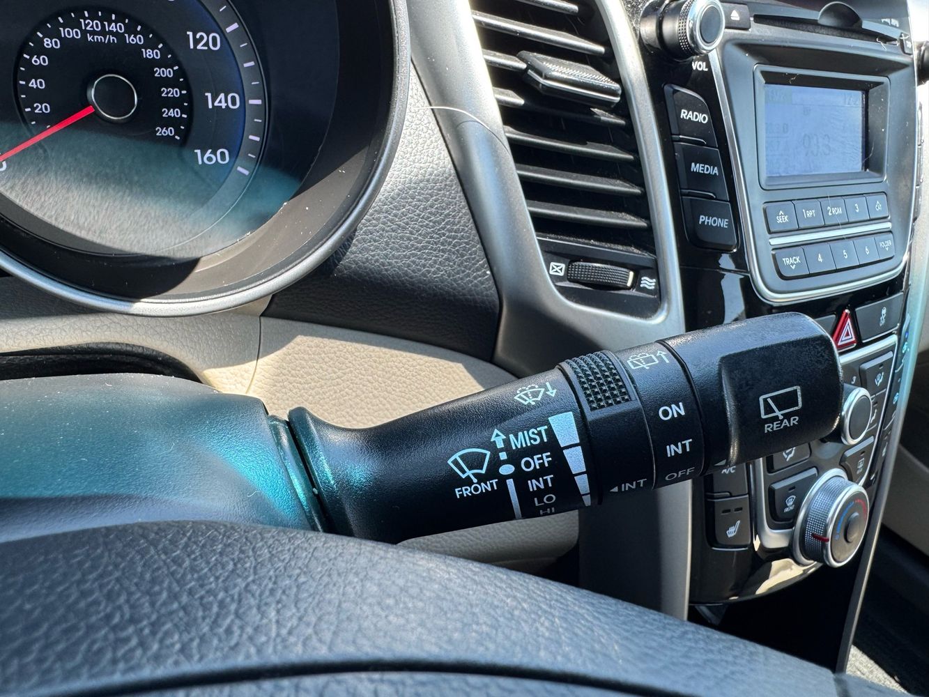 2016 Hyundai Elantra GT Base photo 38