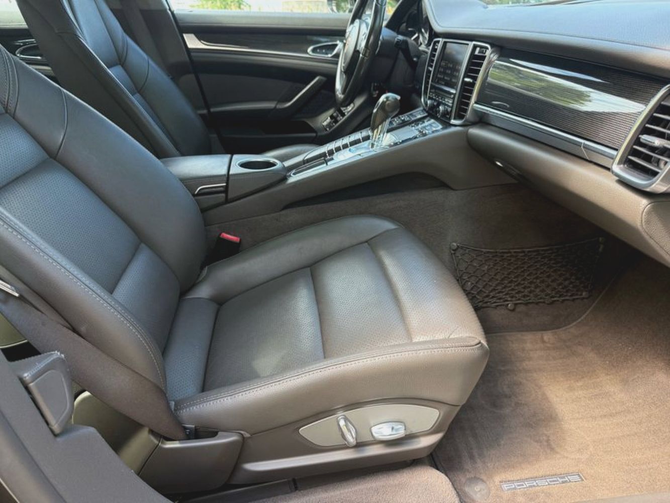 2015 Porsche Panamera 4S photo 34