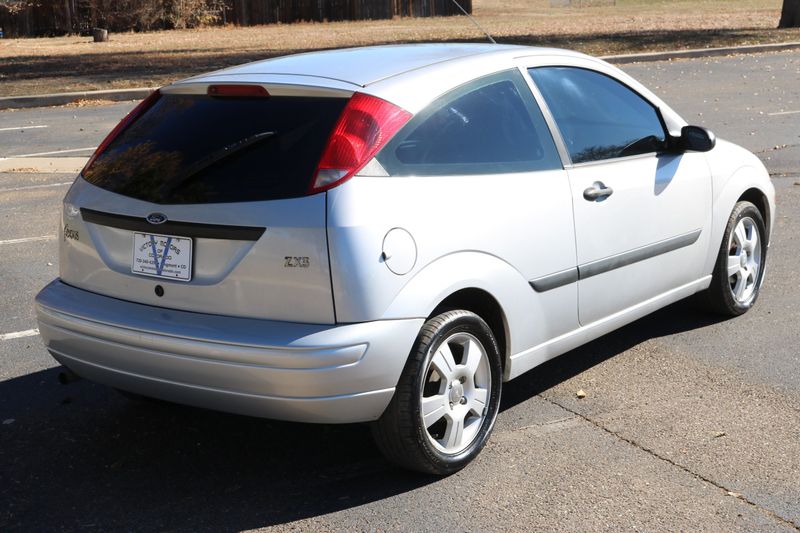 2003 Ford Focus Photos