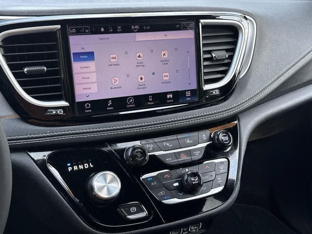 2023 Chrysler Pacifica Hybrid Touring L photo 11