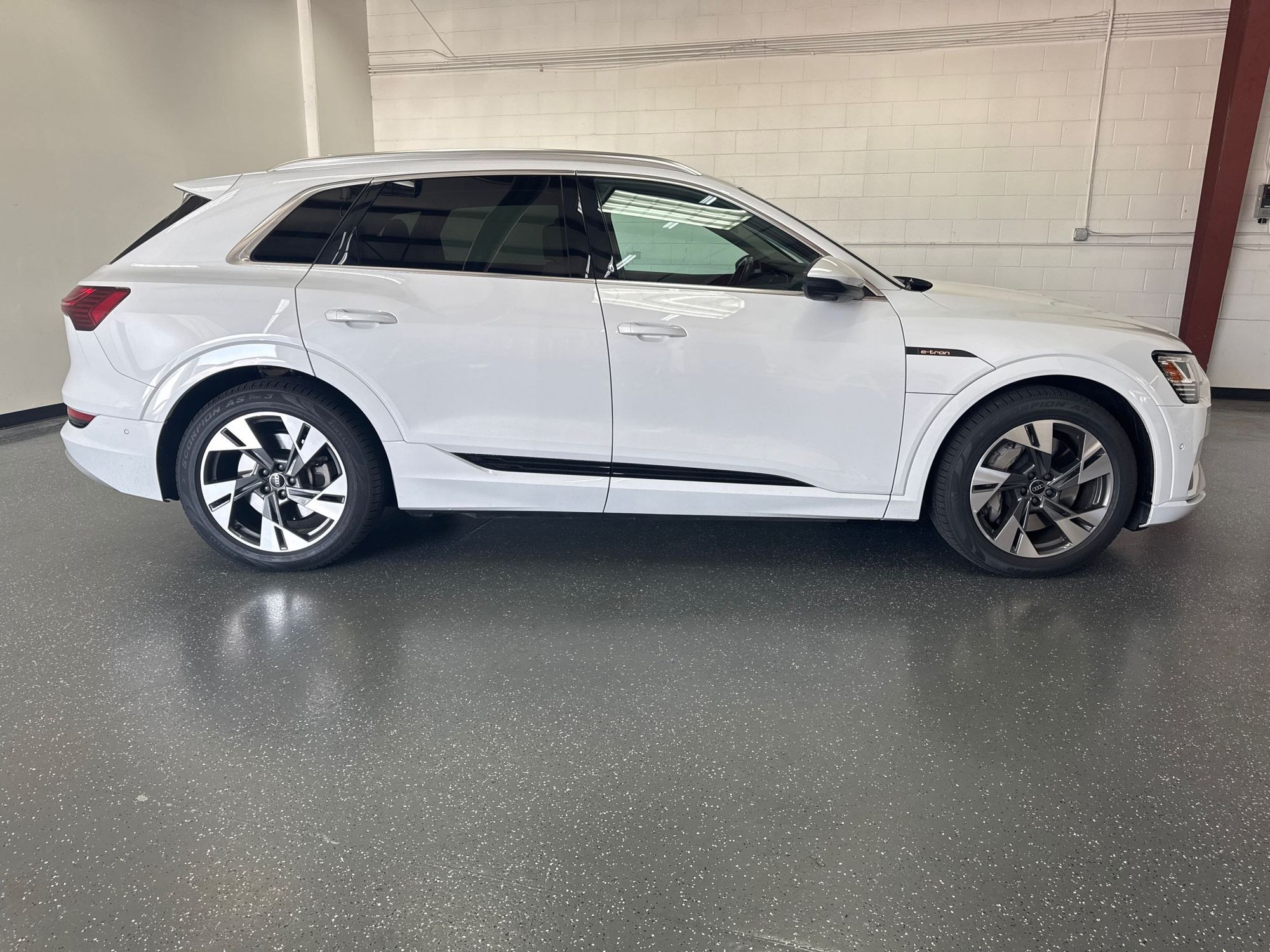 2022 Audi e-tron Premium Plus photo 3