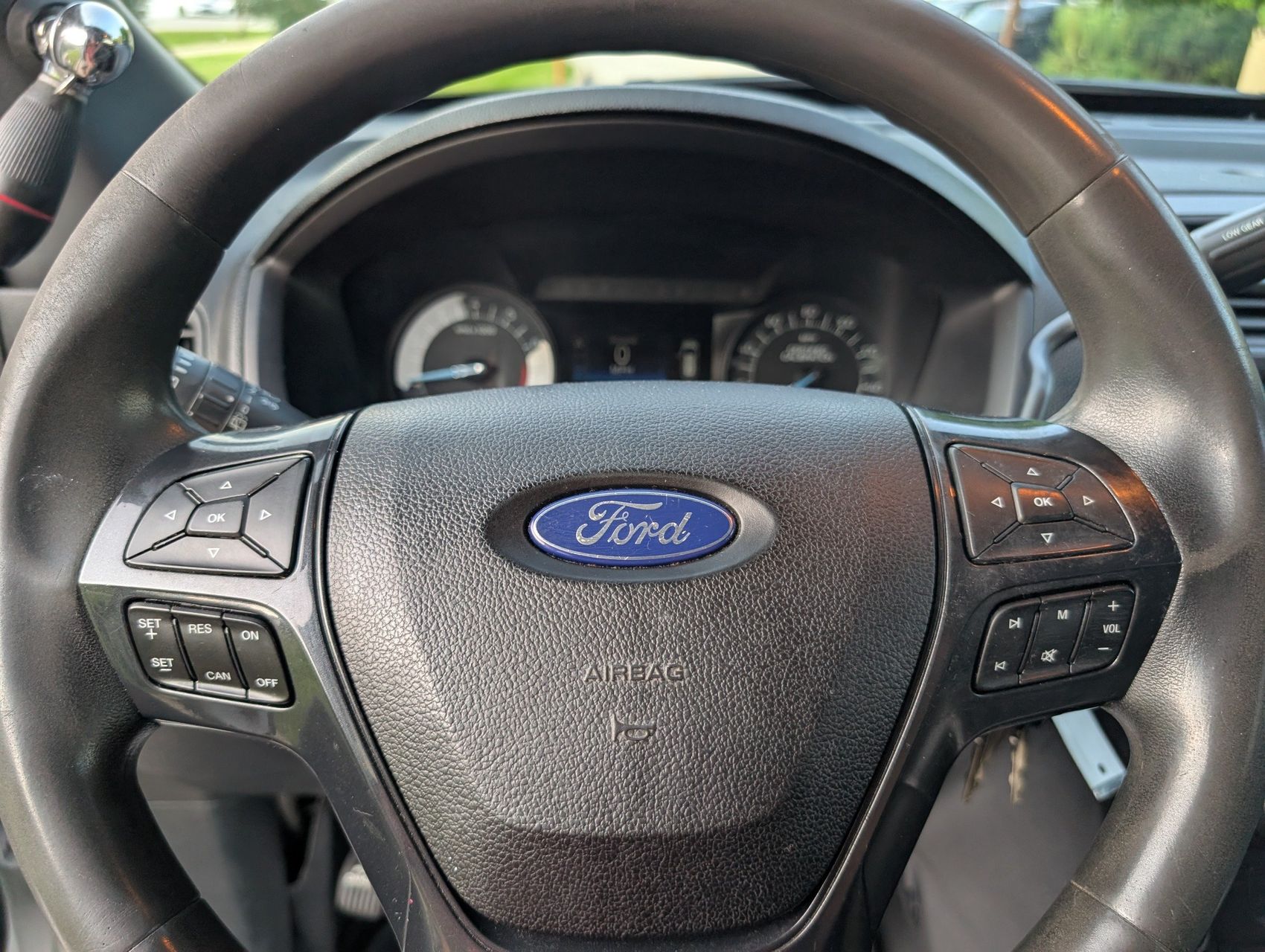 2018 Ford Explorer 27