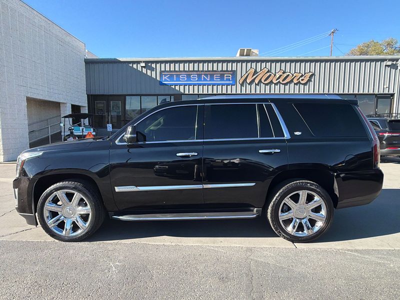  2018 Cadillac Escalade Luxury 4WD   