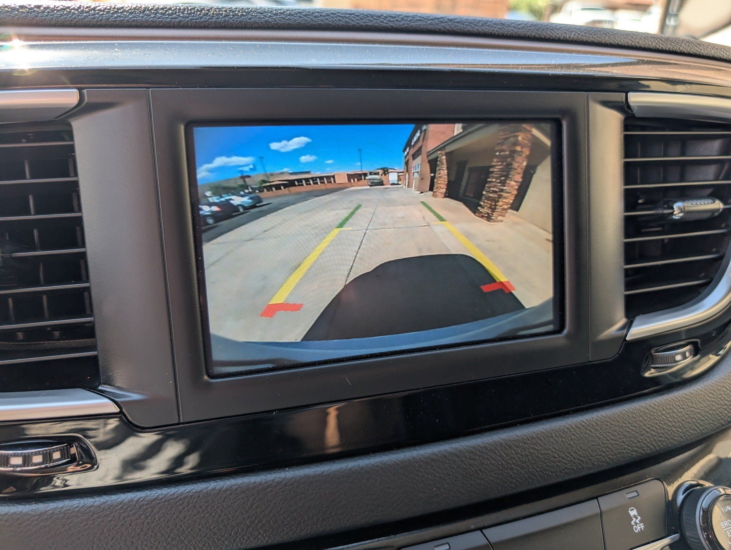 2022 Chrysler Voyager LX - Photo 13