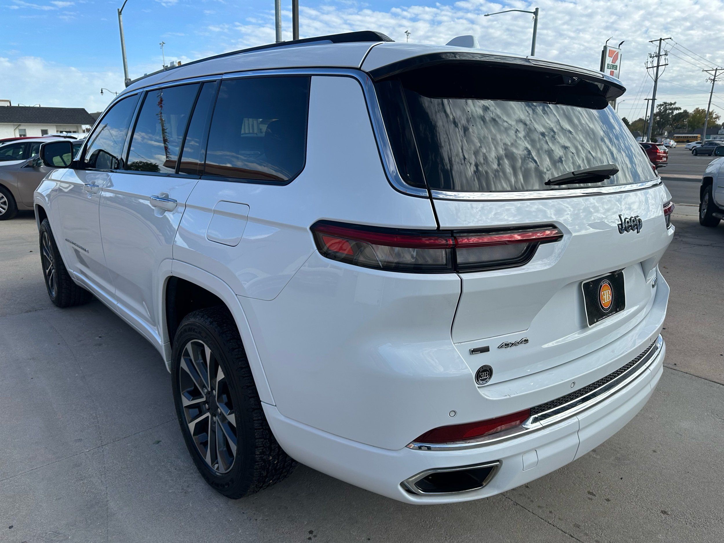 2021 Jeep Grand Cherokee Overland photo 4