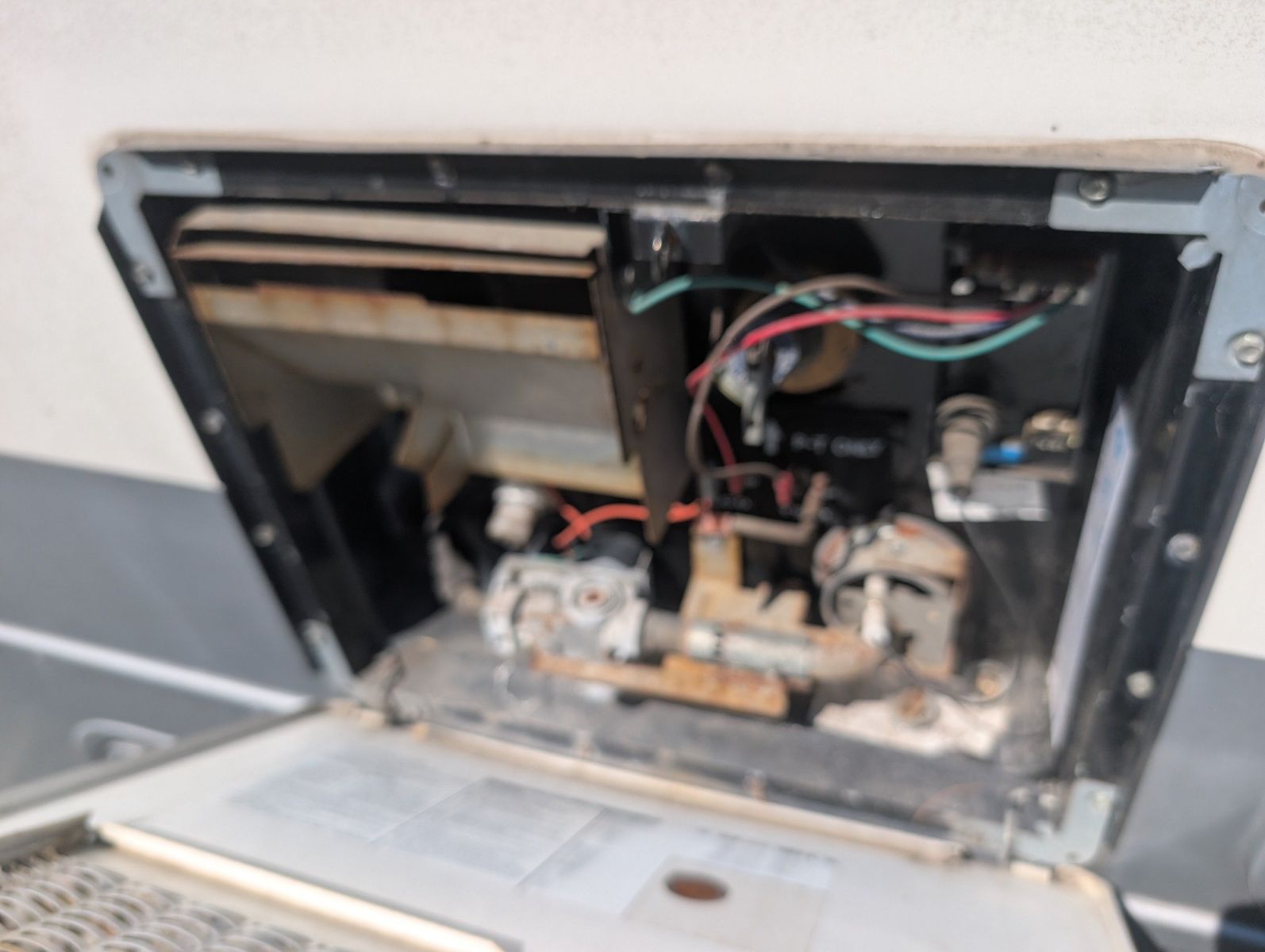 2004 Ford E-Series Chassis 58