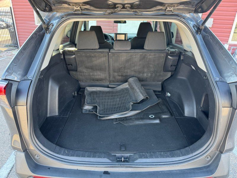 2021 Toyota RAV4 LE photo 25
