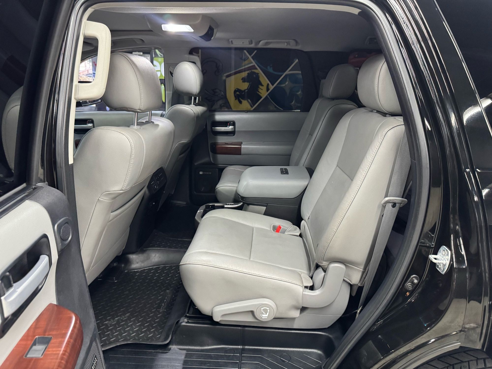 2017 Toyota Sequoia Platinum photo 13