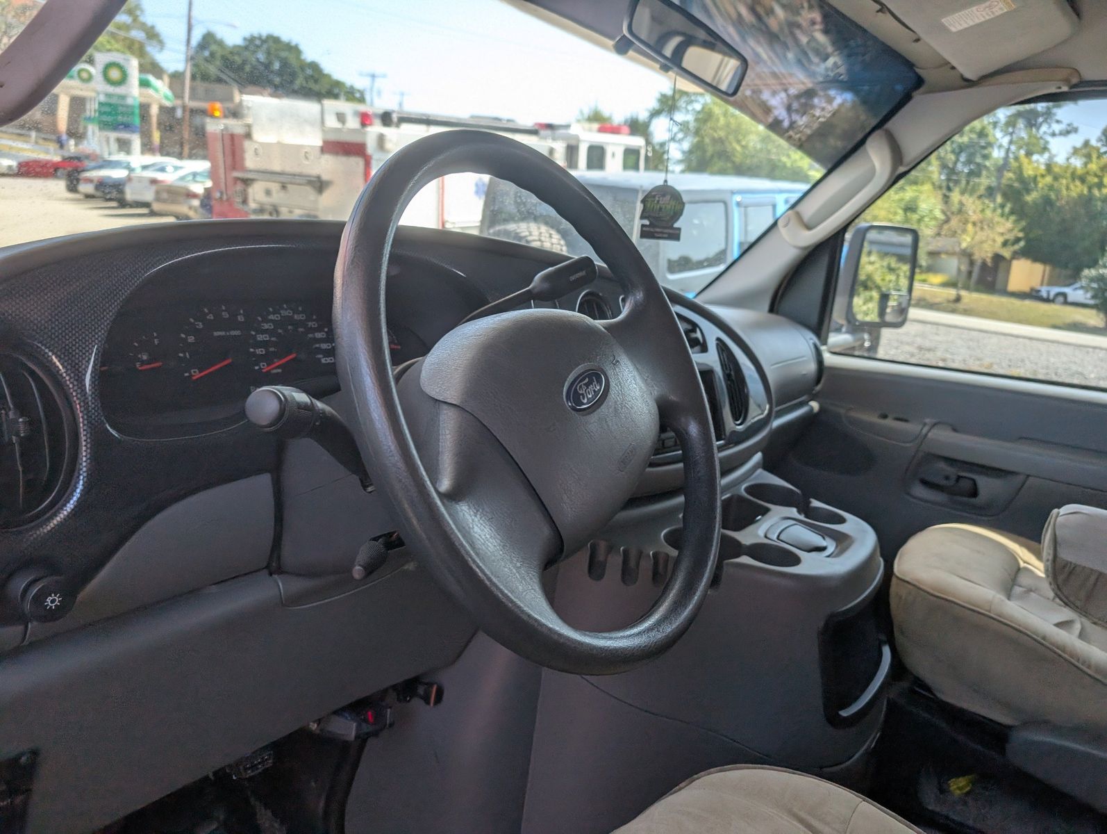 2004 Ford E-Series Chassis 24