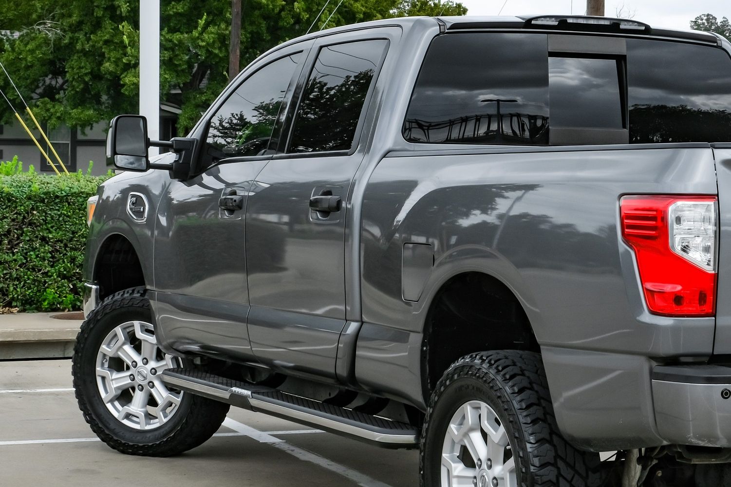 2017 Nissan Titan SL photo 12
