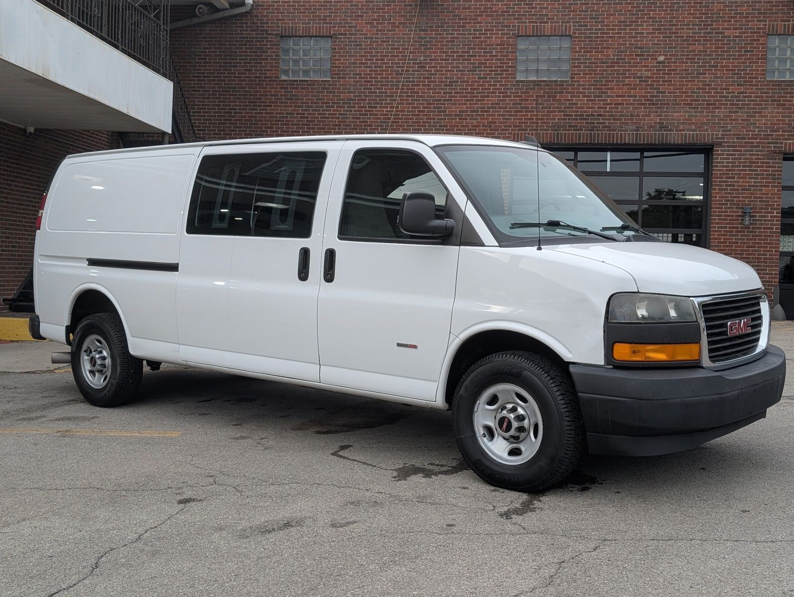 2018 GMC Savana Cargo 2