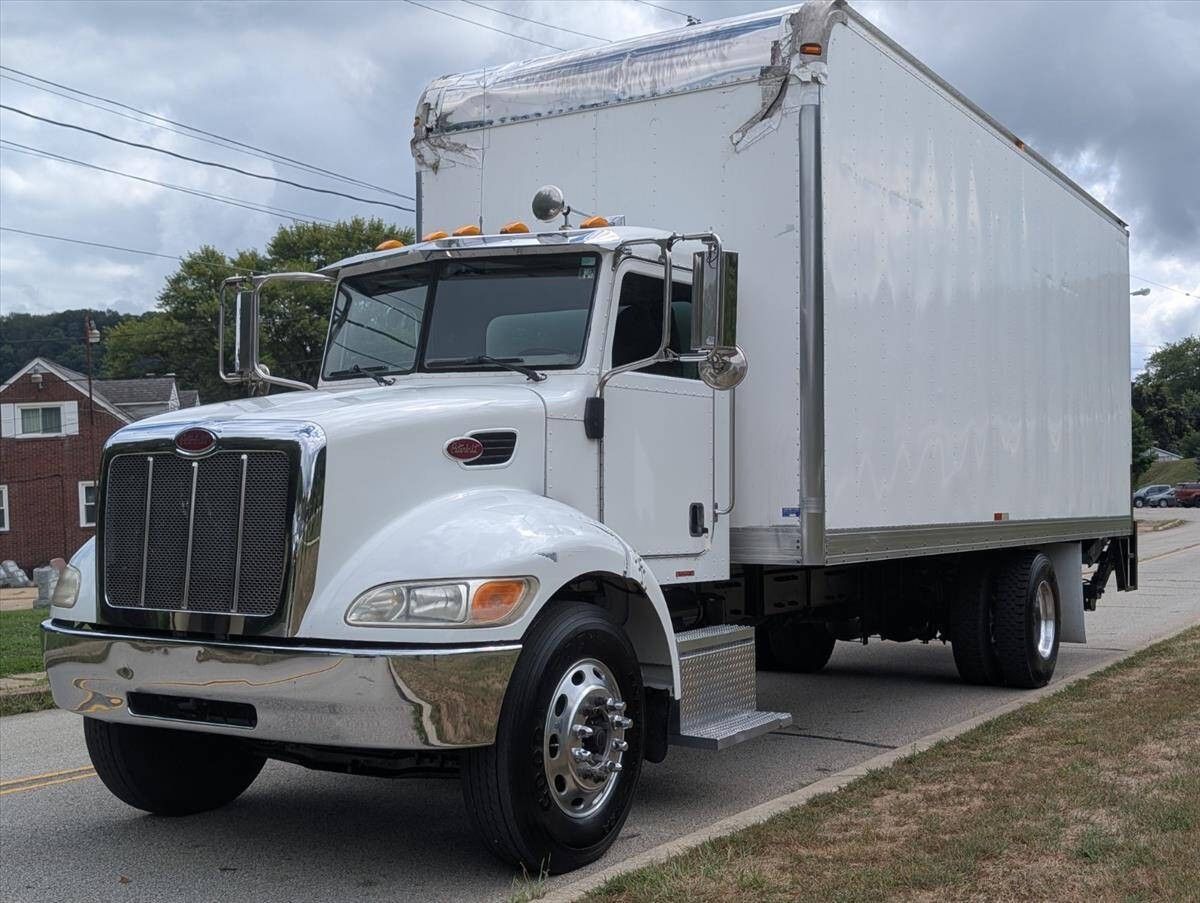 2007 Peterbilt 335 14