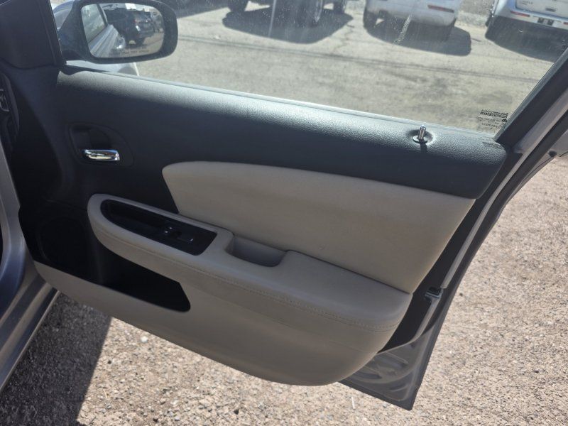 2014 Chrysler 200 LX photo 14
