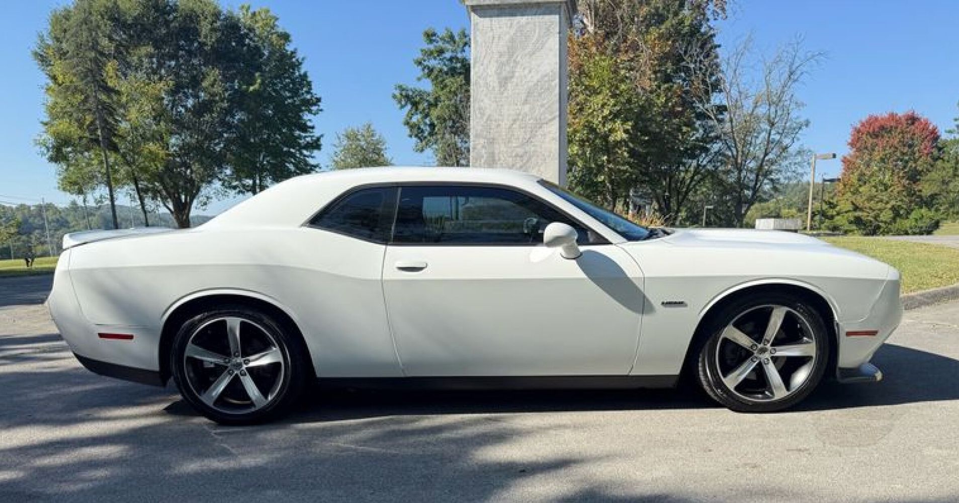 2019 Dodge Challenger R/T photo 6
