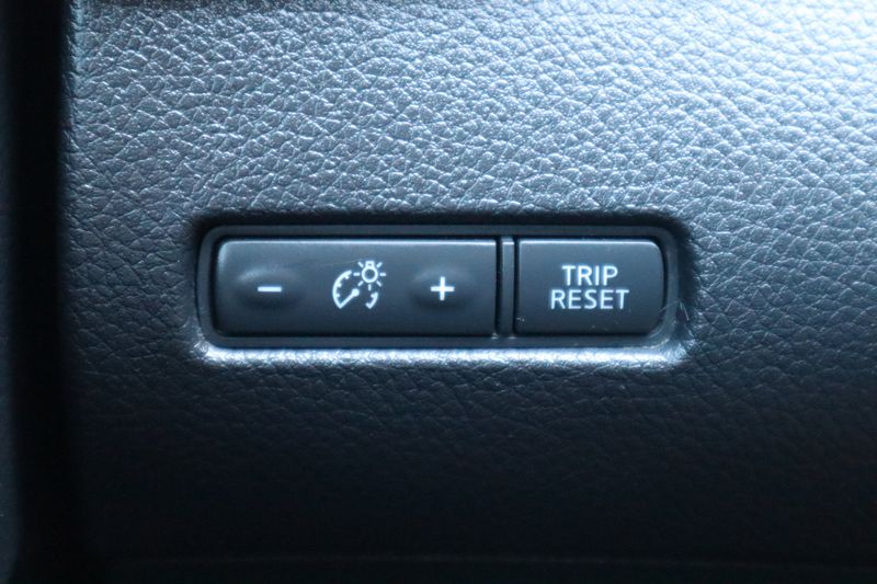 2016 Nissan Rogue Photos