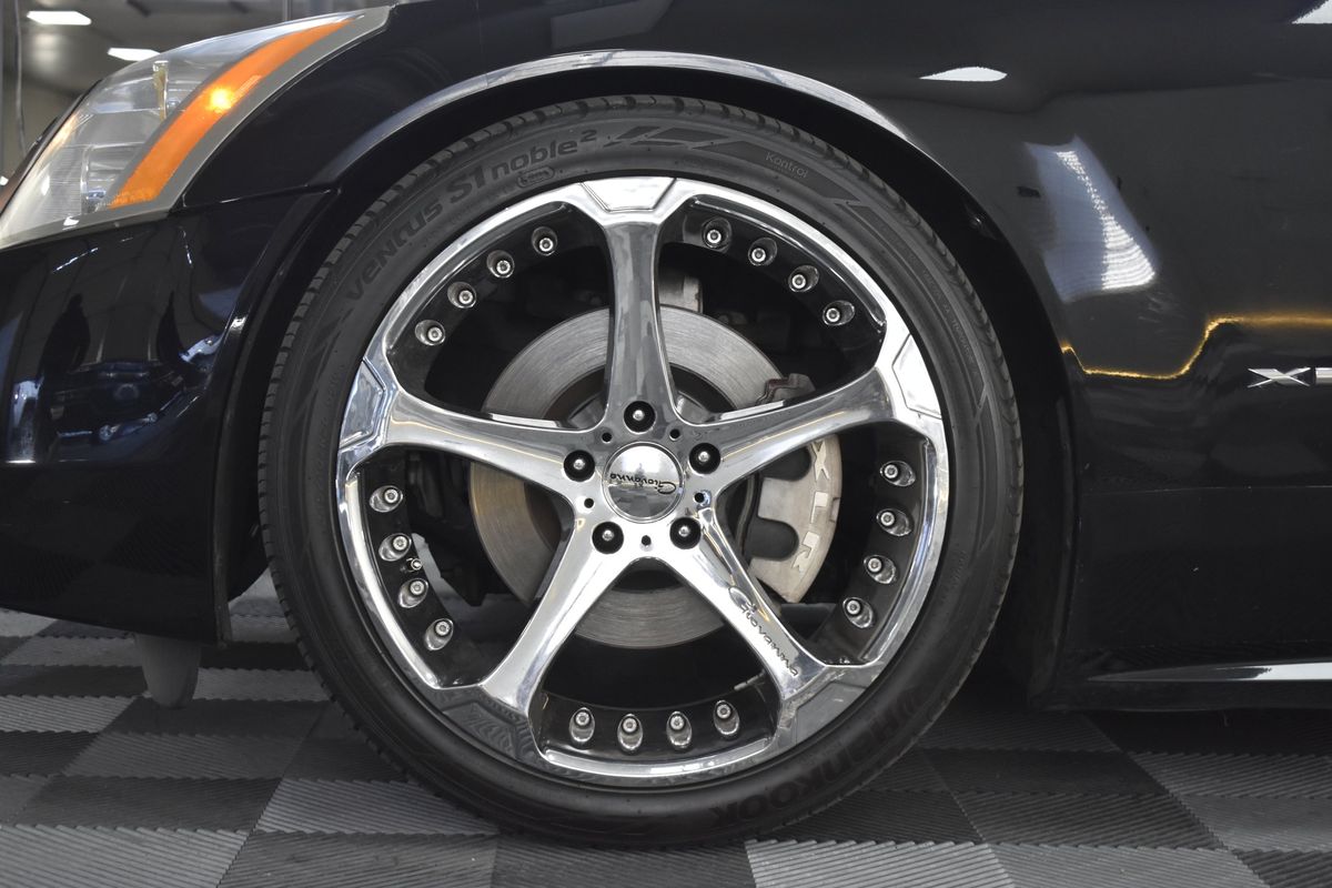 2005 Cadillac XLR Standard