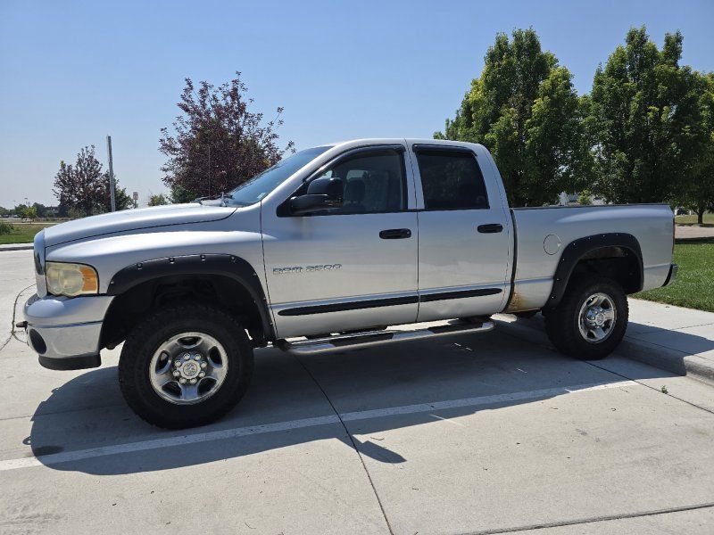 2004 Dodge Ram SLT photo 2