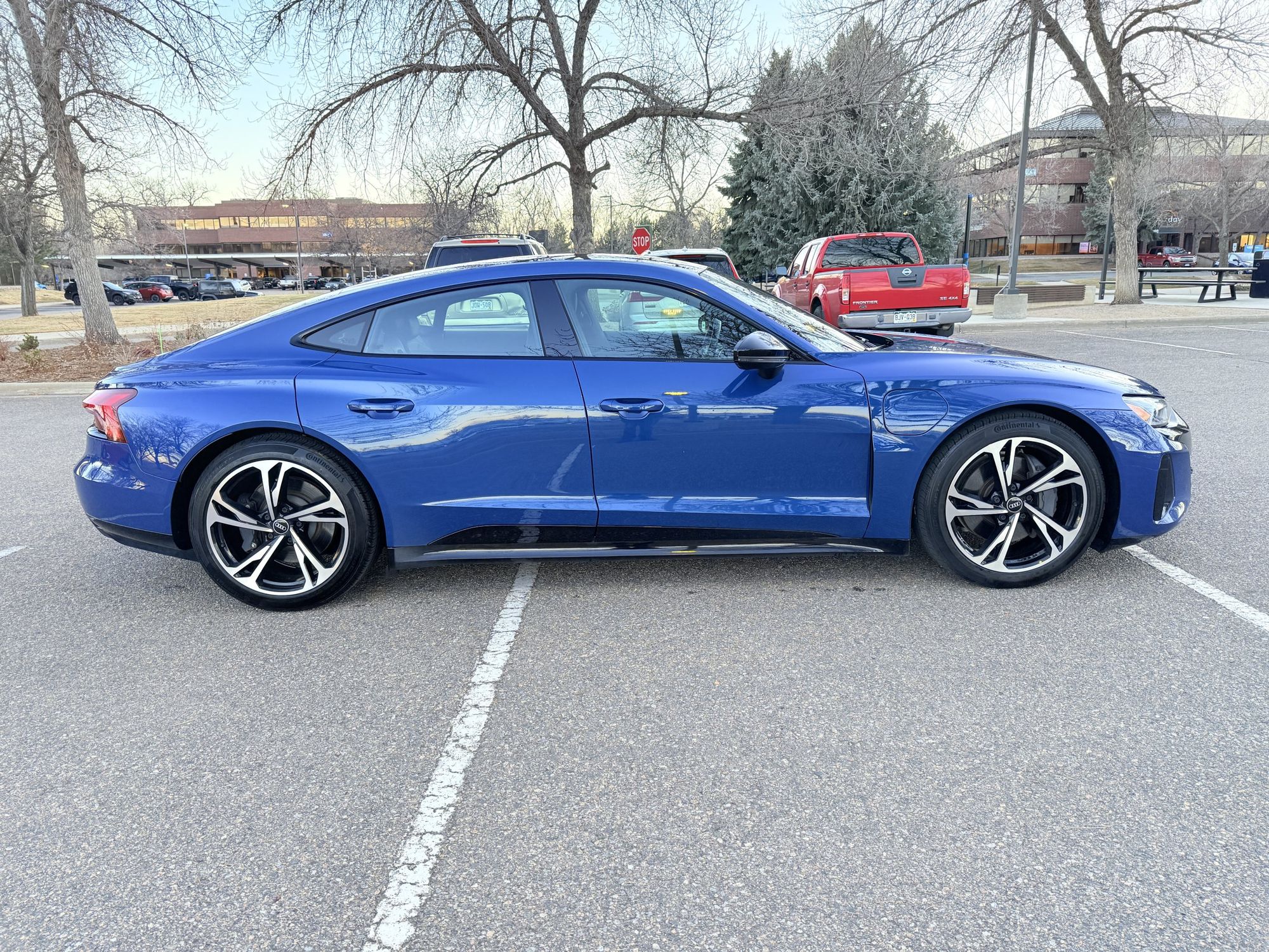 2022 Audi e-tron GT Premium Plus photo 2