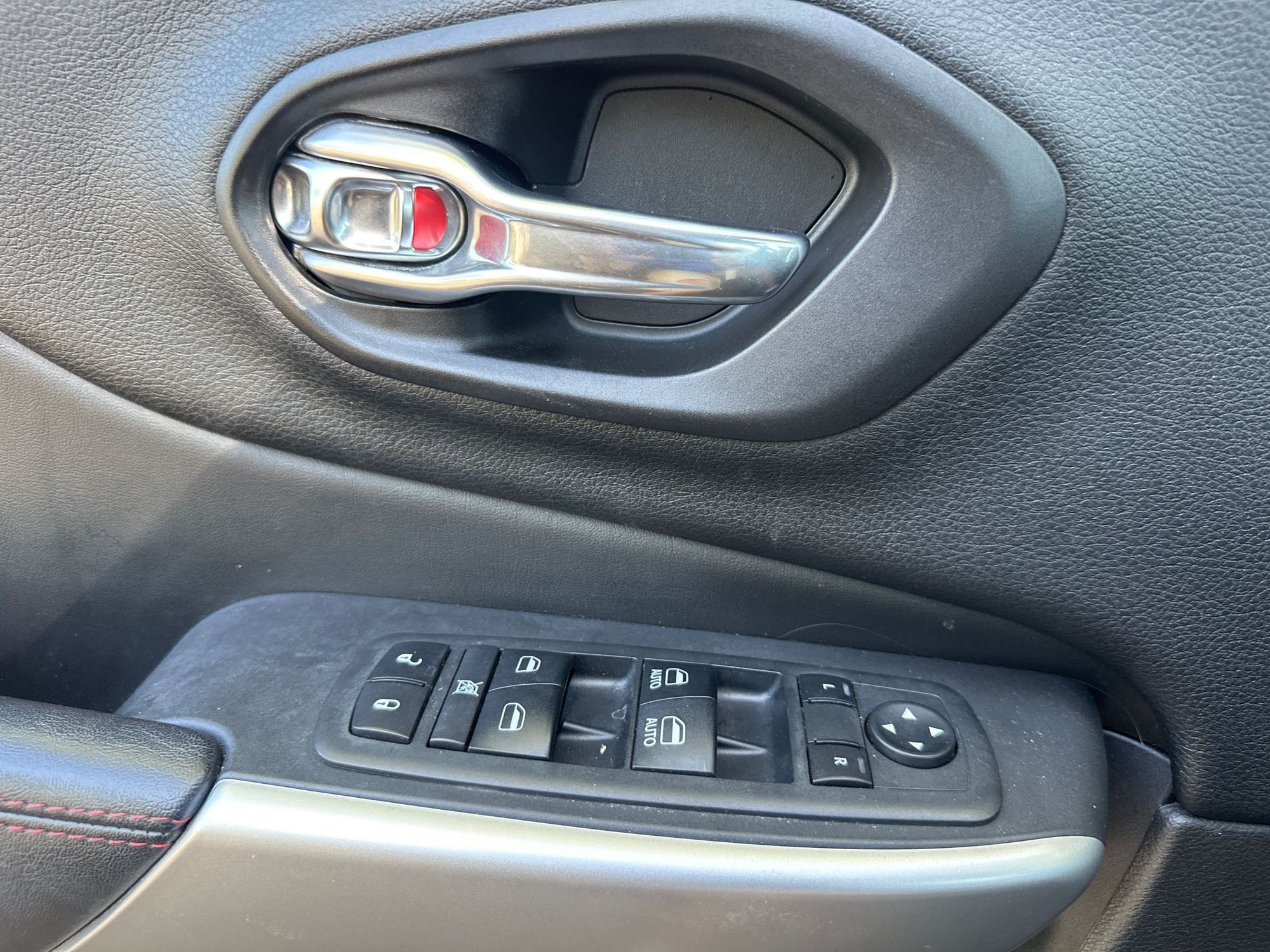 2018 Jeep Cherokee Trailhawk photo 18