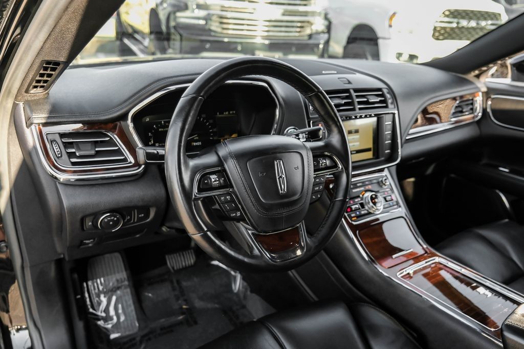 2017 Lincoln Continental Select photo 9