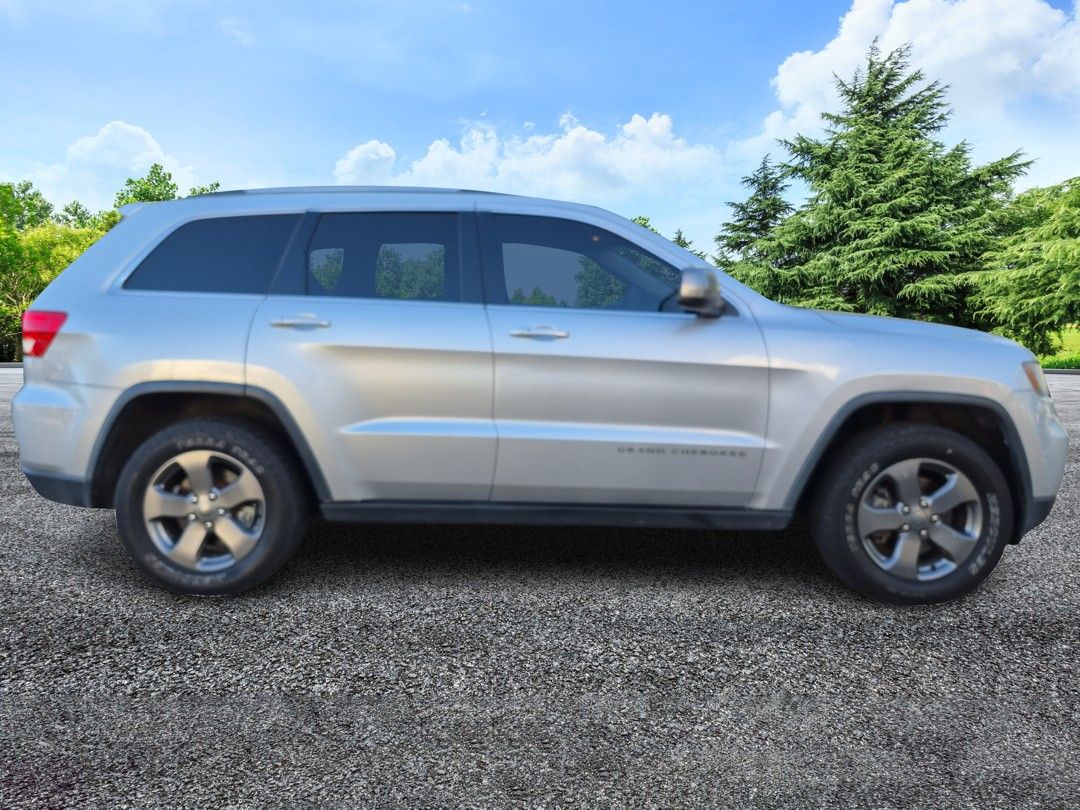 2013 Jeep Grand Cherokee Laredo Trailhawk photo 2