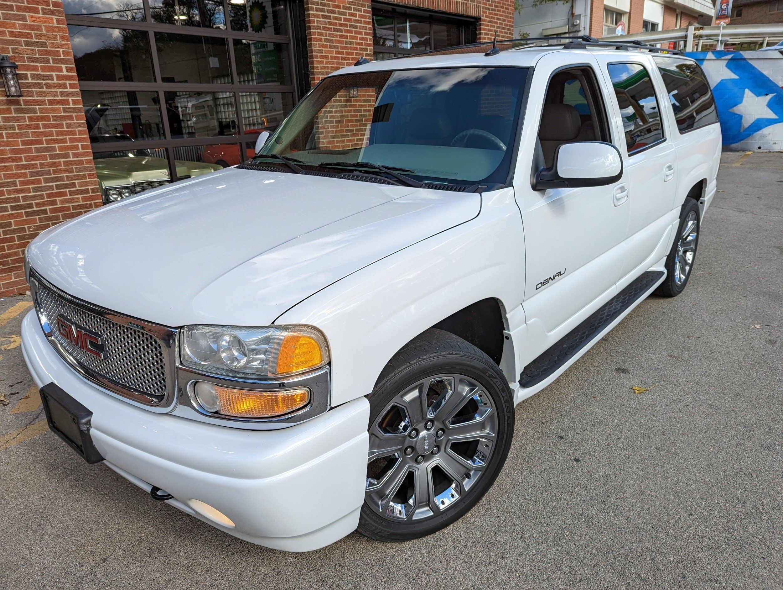 2003 GMC Yukon XL Base's photo