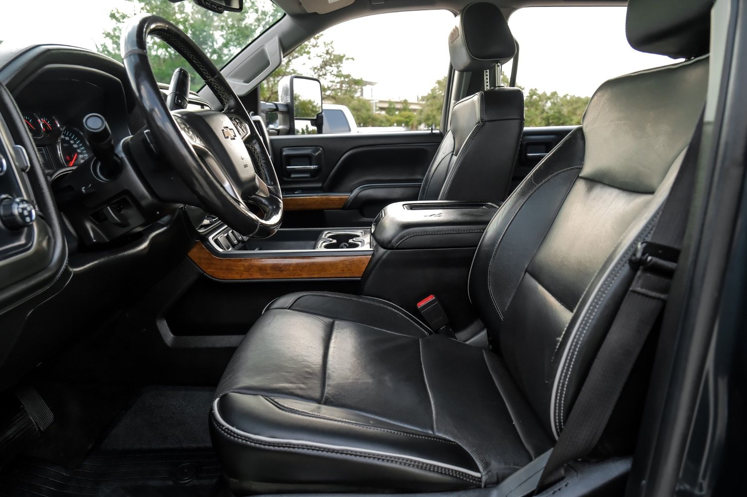 2018 Chevrolet Silverado High Country photo 3