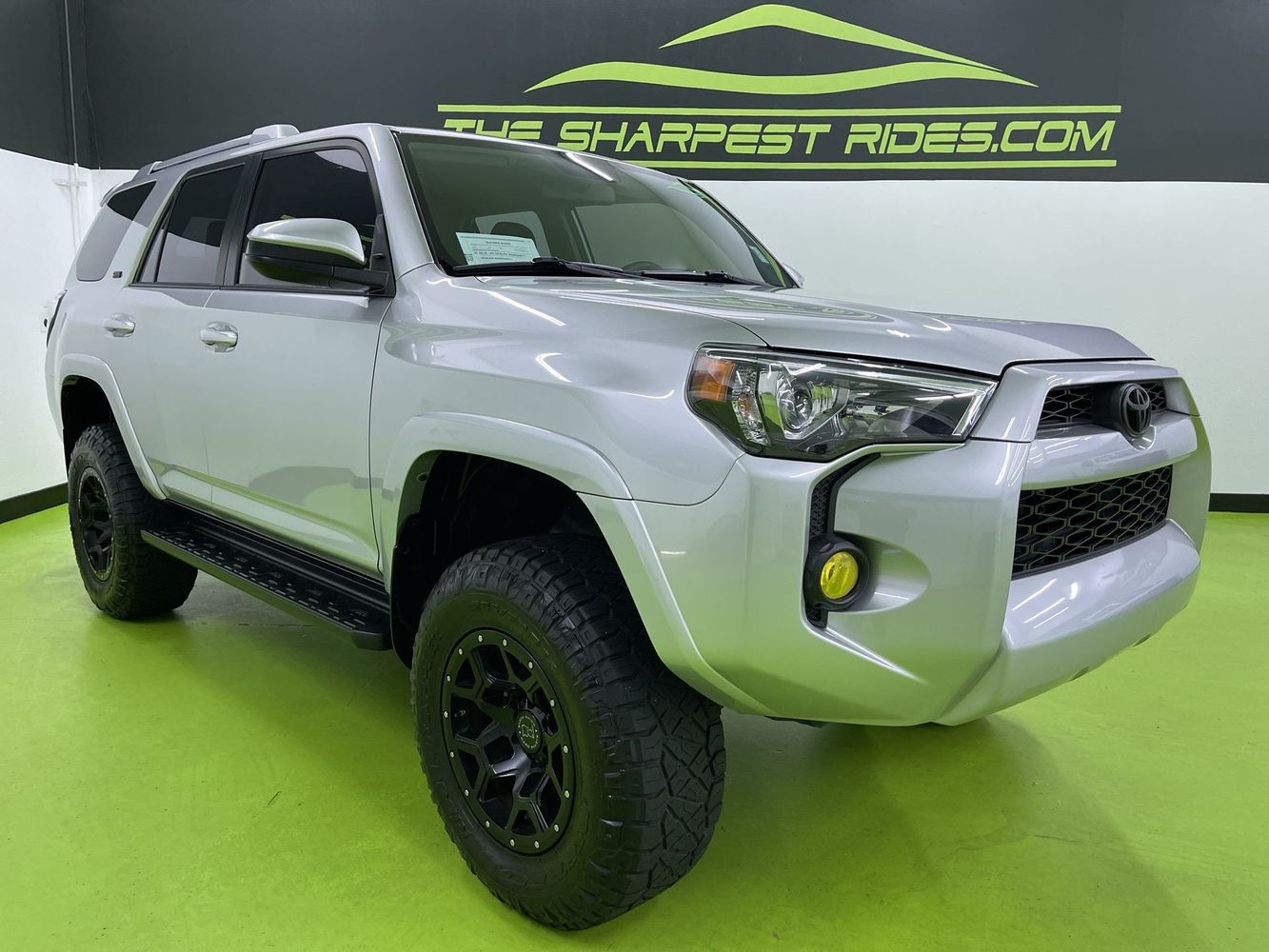 2018 Toyota 4Runner SR5 photo 2