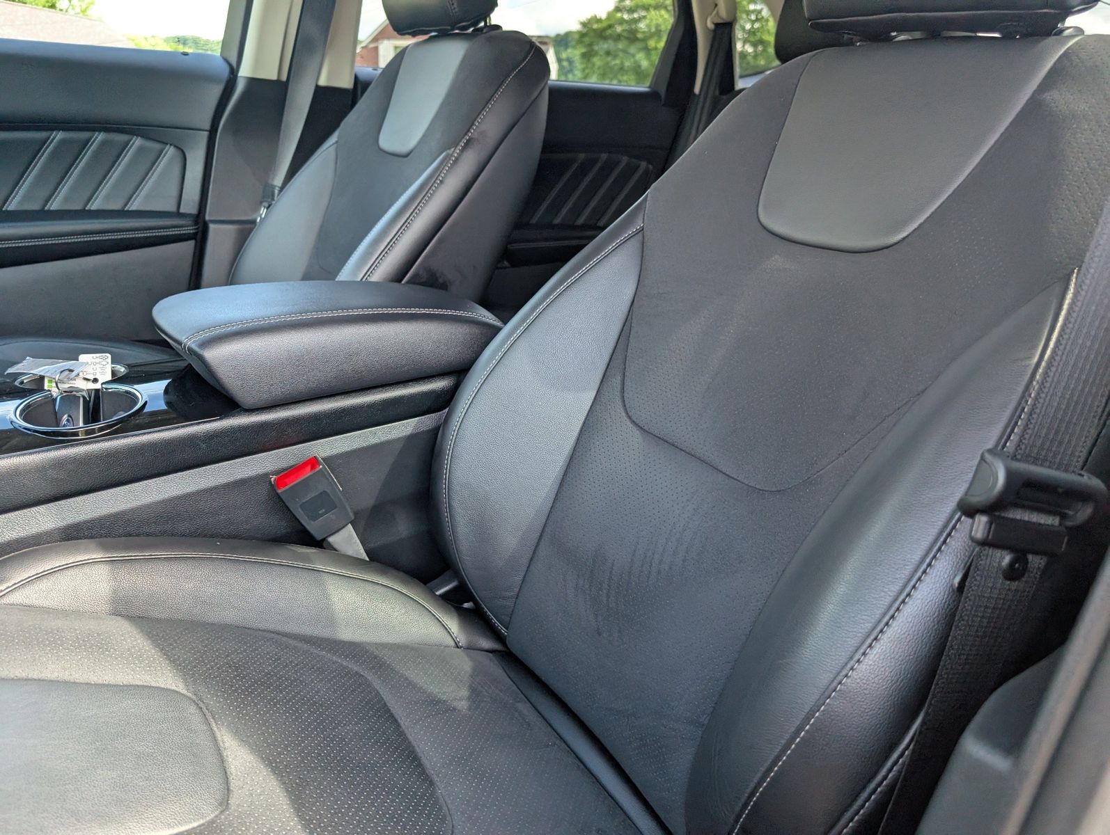 2016 Ford Edge 23