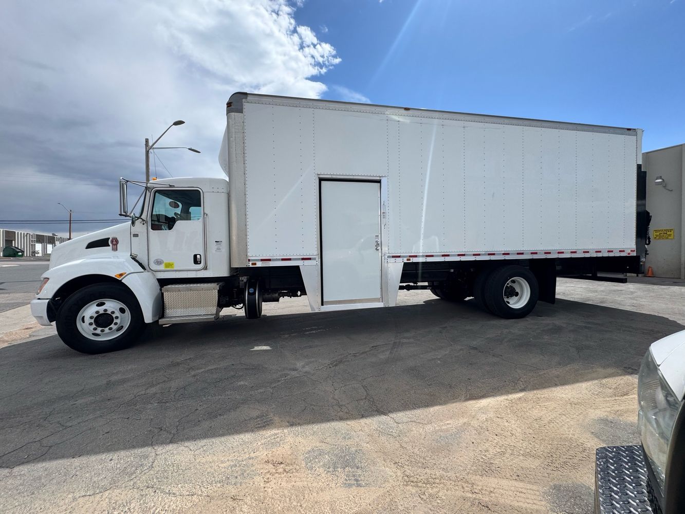 2019 Kenworth T3 Series photo 2