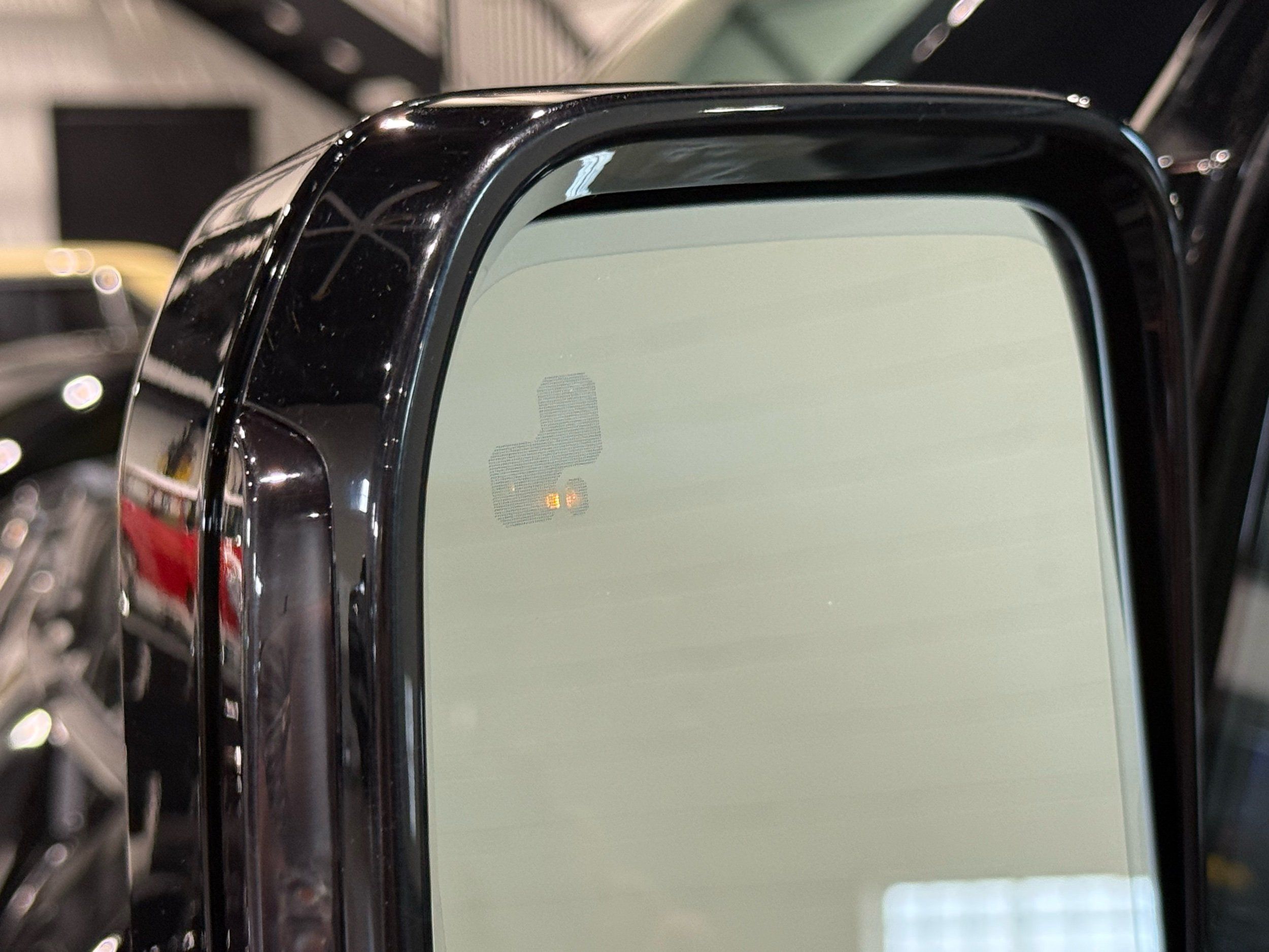 2026 Land Rover Defender P635 OCTA Black, photo 32