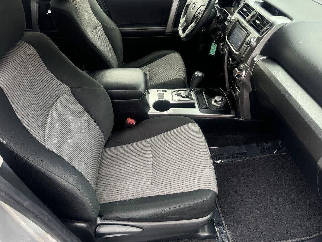 2017 Toyota 4Runner SR5 Premium photo 18