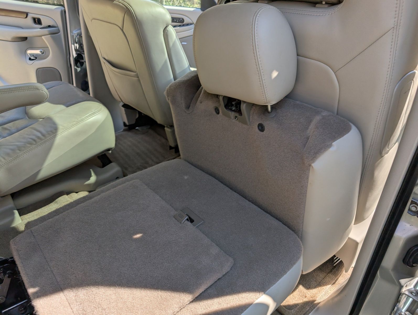 2004 Cadillac Escalade ESV 169