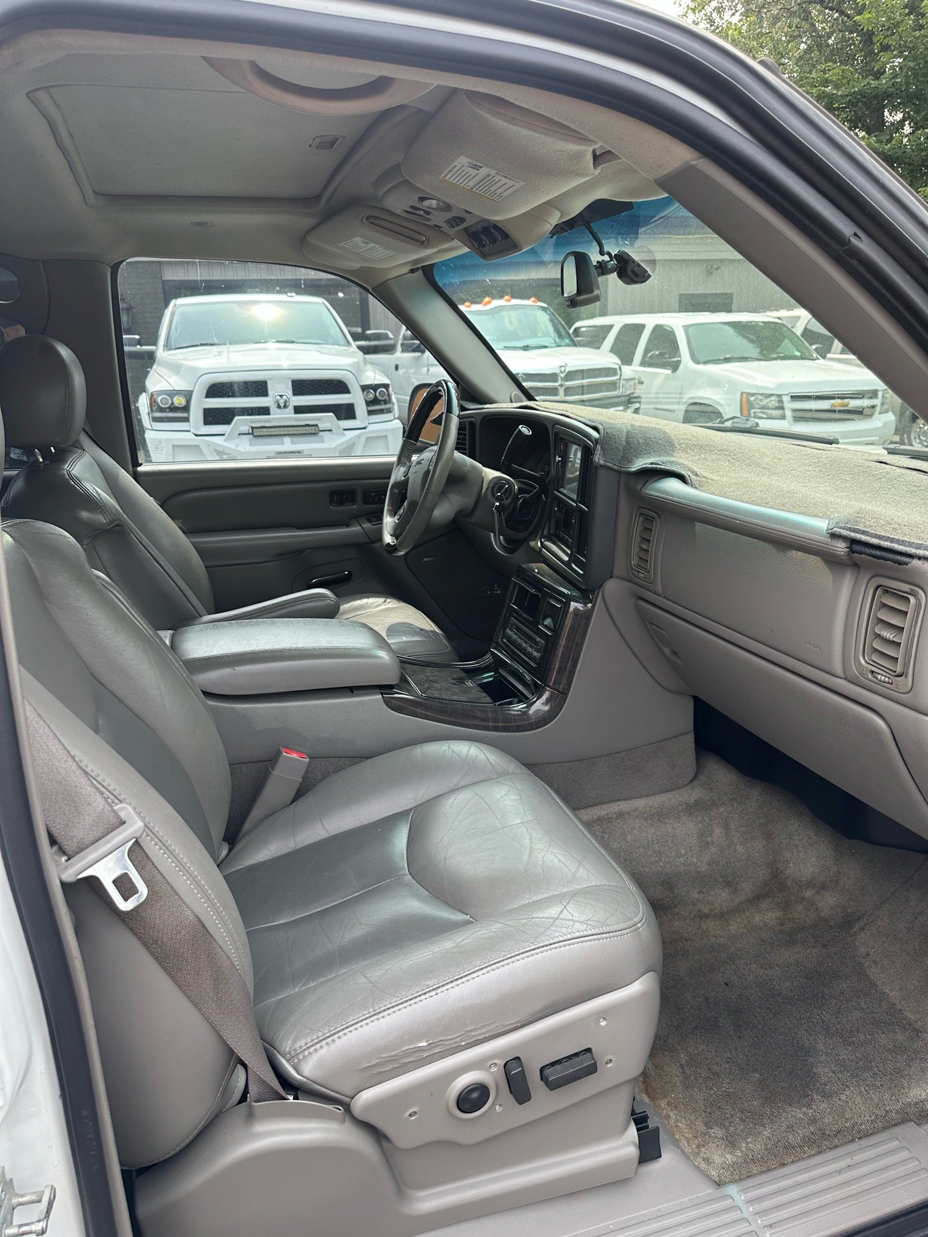 2005 GMC Yukon Denali - Photo 10