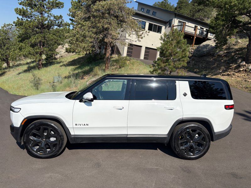 2025 Rivian R1S Adventure - Photo 2