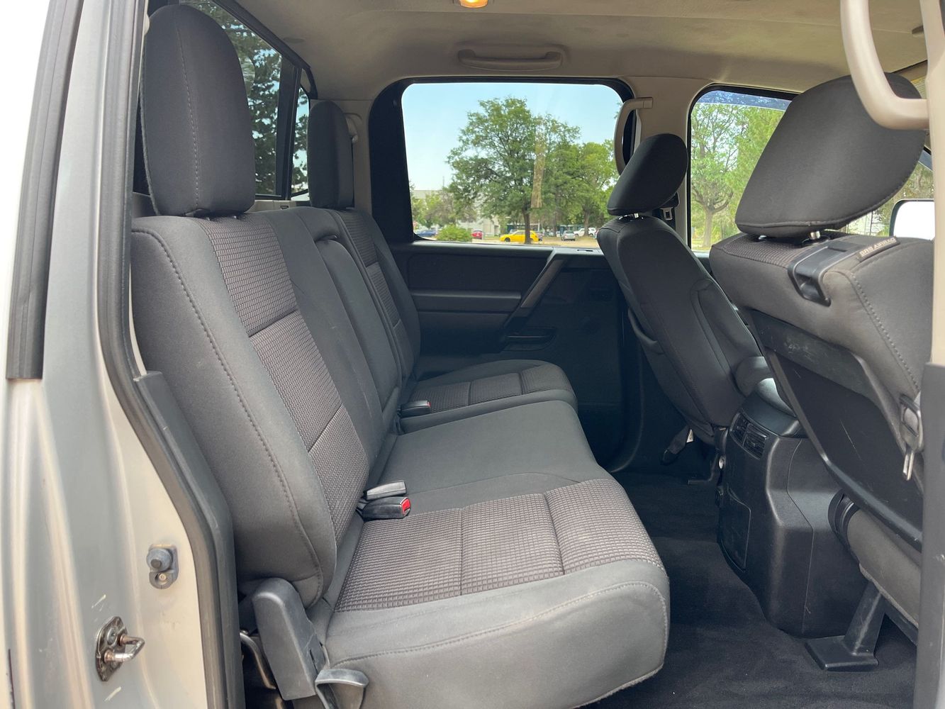 2014 Nissan Titan SV photo 11