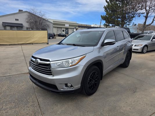 2016 Toyota Highlander Limited Platinum's photo