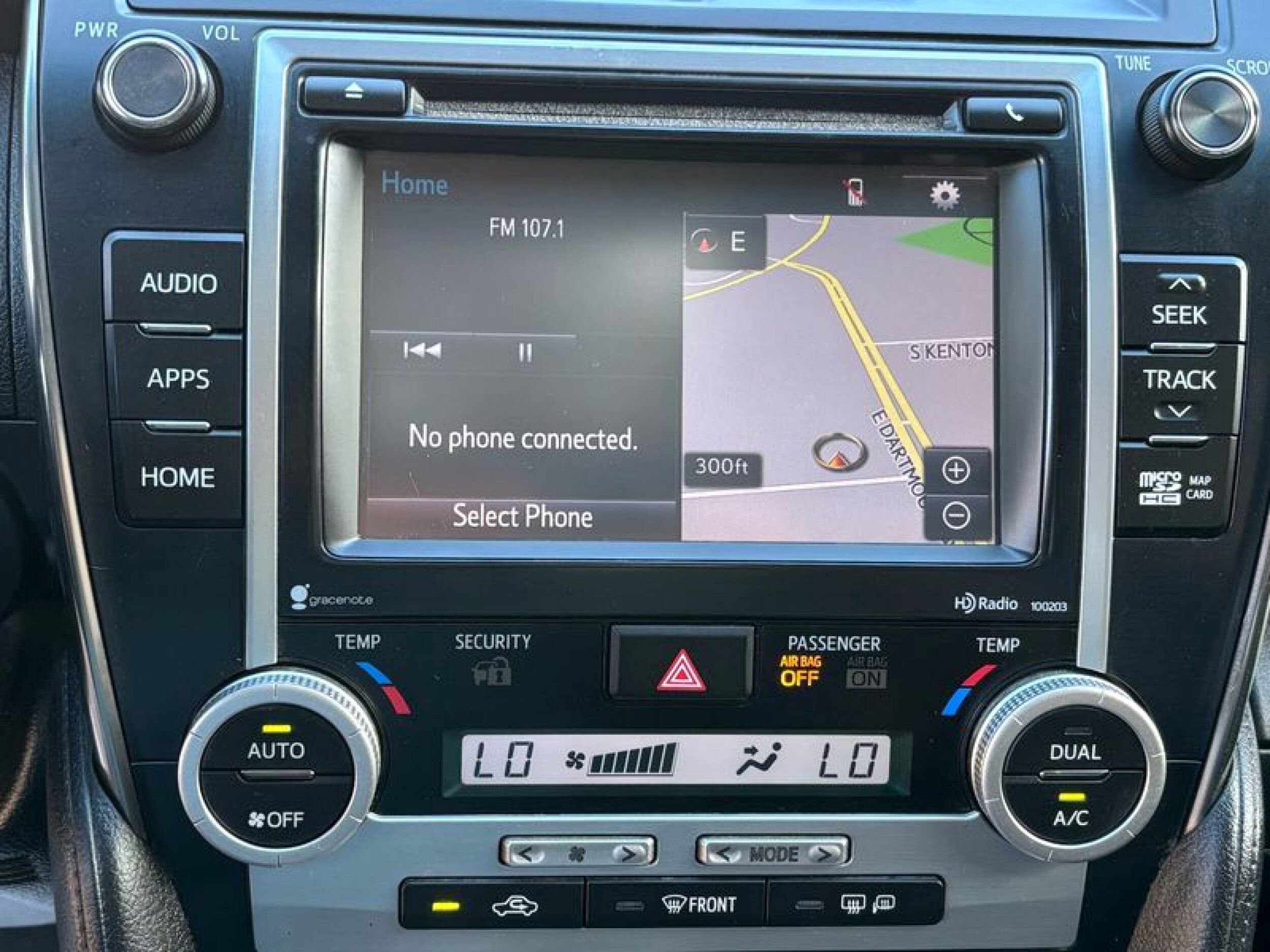2014 Toyota Camry SE Hybrid - Photo 21