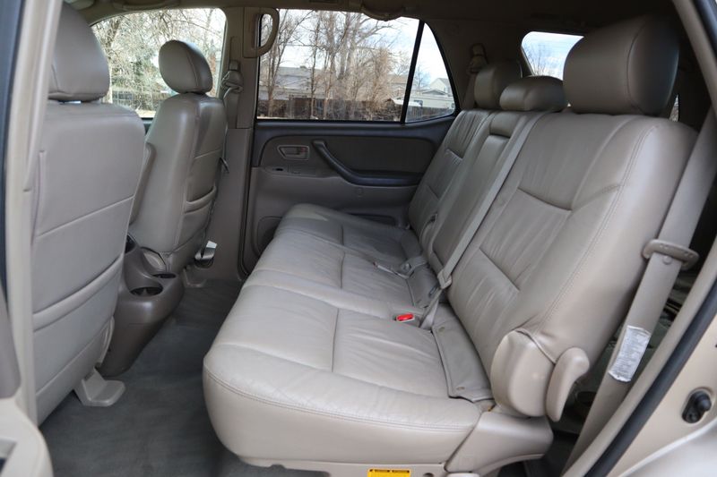 2005 Toyota Sequoia Photos