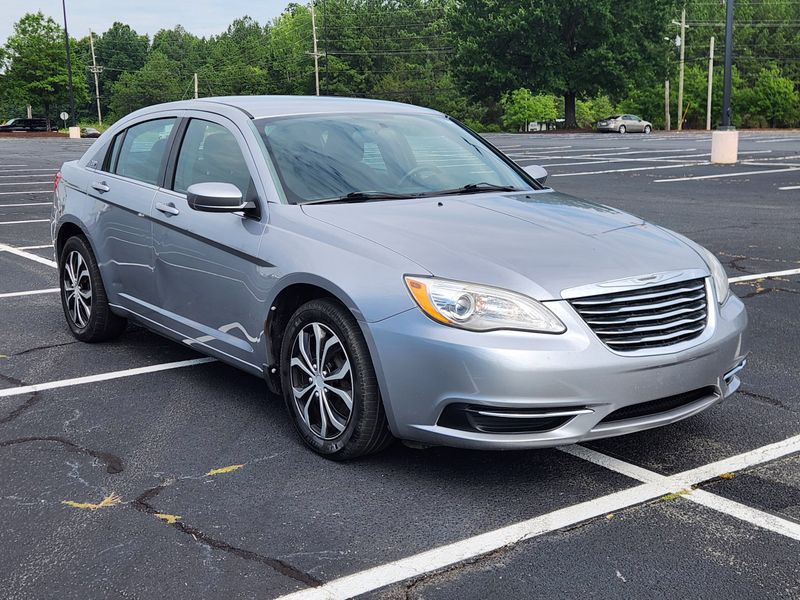 Silver 2014 Chrysler 200 Sedan Front-Wheel Drive 6-Speed Automatic