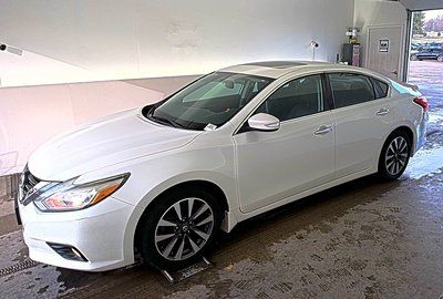 2017 Nissan Altima SV's photo