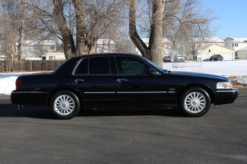 2010 Mercury Grand Marquis Photos