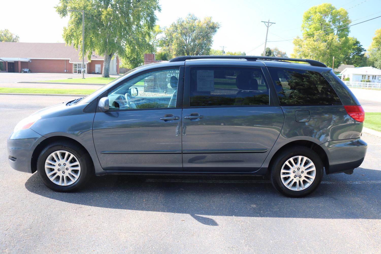 2009 Toyota Sienna XLE | Victory Motors of Colorado