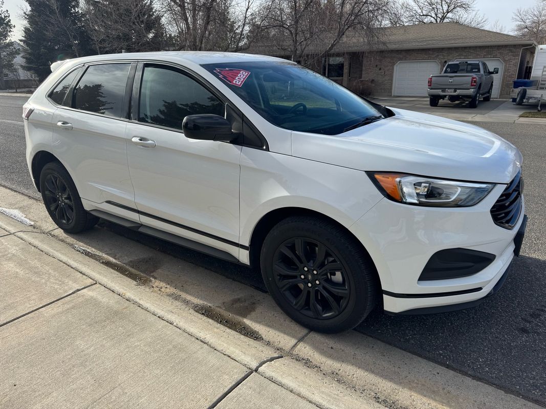 2022 Ford Edge SE's photo
