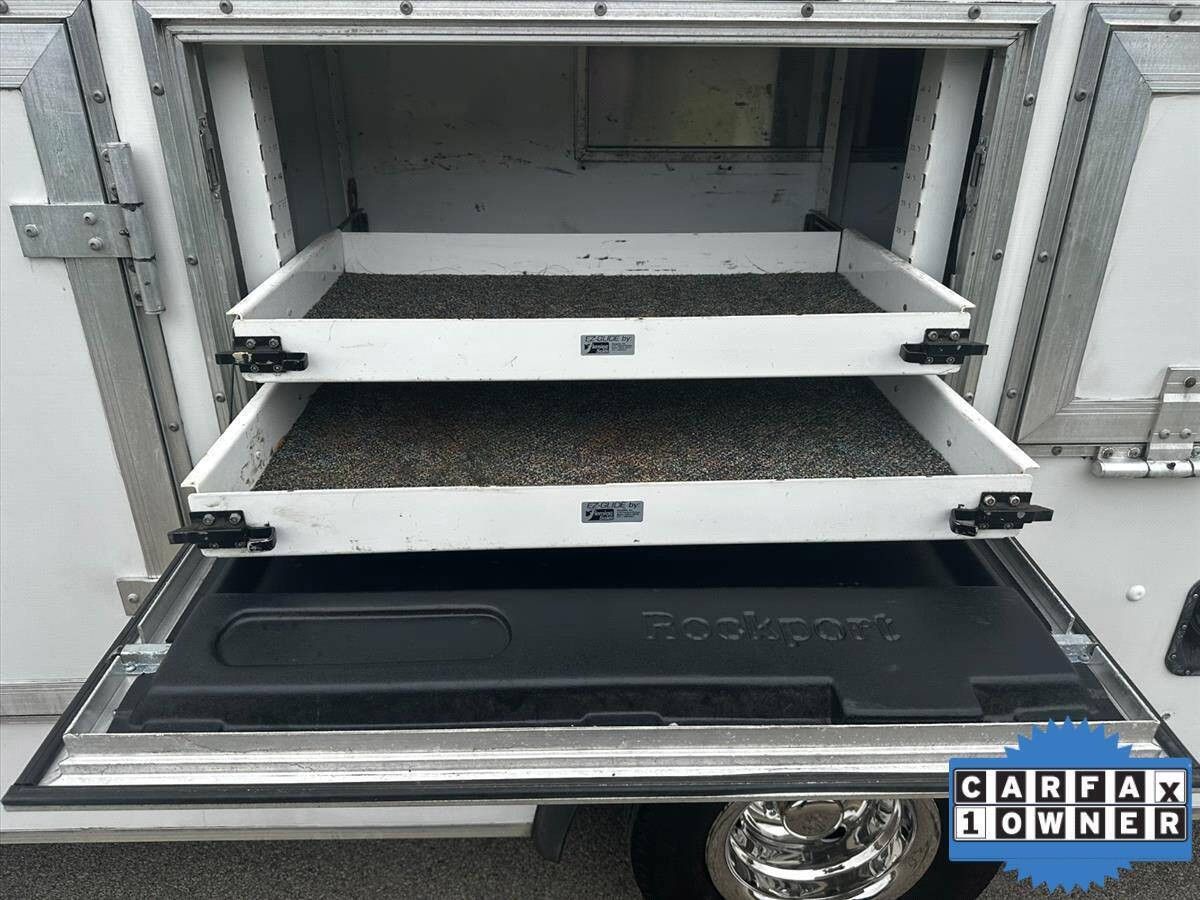 2017 Ford E-Series 18